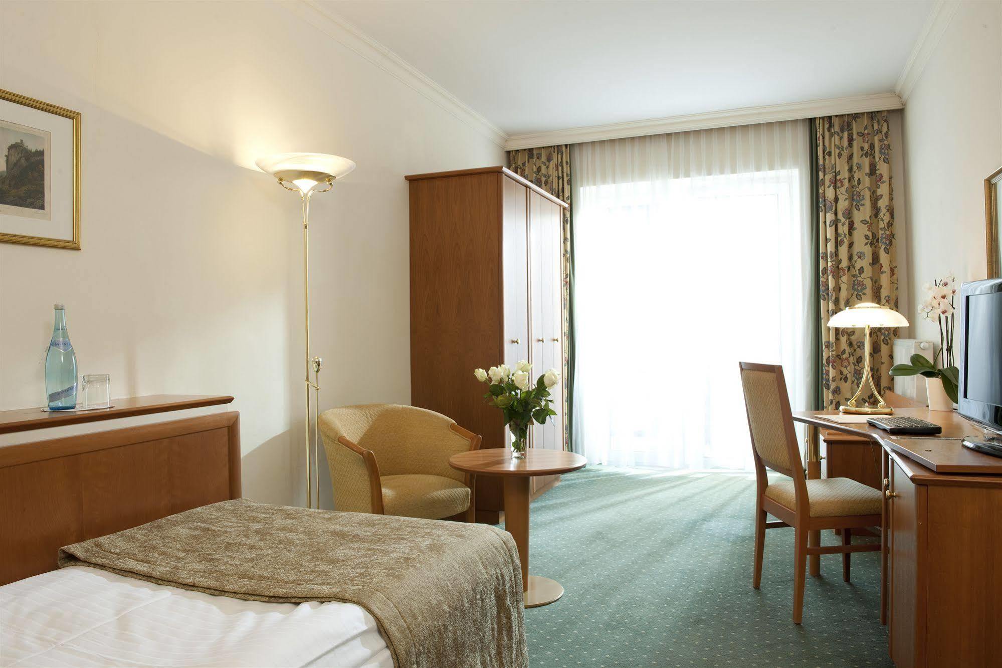Hotel Warmbaderhof Филах Екстериор снимка